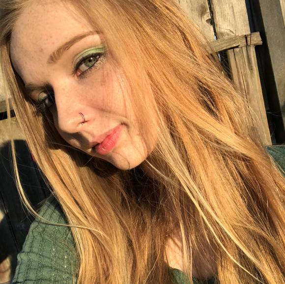 Meet your Posher, Mariel - Picture 1 of 1